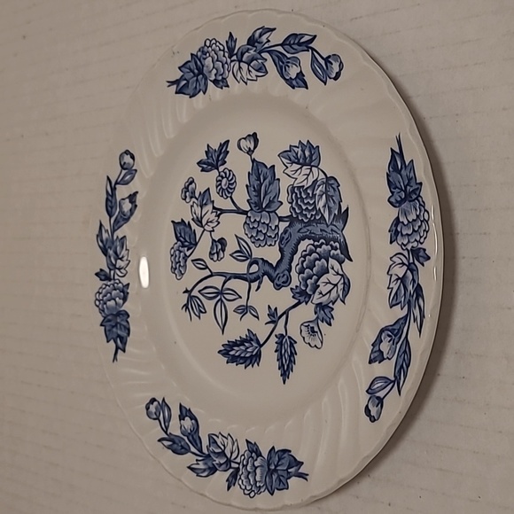 Vintage Royal Wessex England Creamer with Underplate - Picture 3 of 16